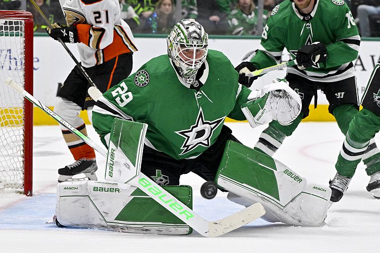 Dallas Stars goaltender Jake Oettinger (29) stops a shot by the Anaheim Ducks