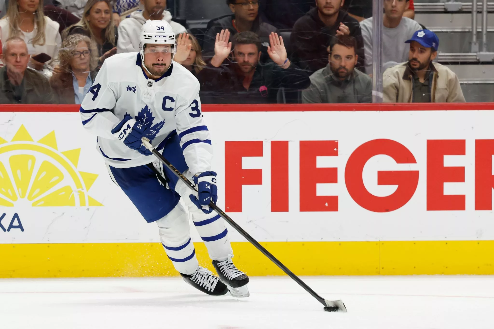 Auston Matthews looks to lead the Maple Leafs over the Predators