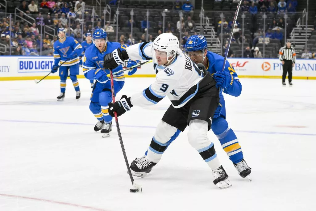 Clayton Keller looks to lead the Mammoth over the Lightning.