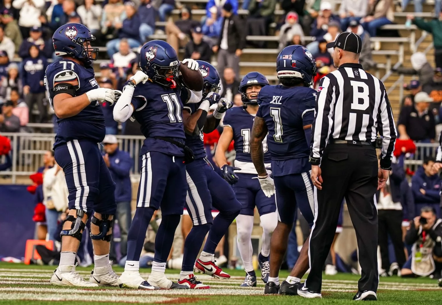 Air Force Falcons vs. UConn Huskies prediction.