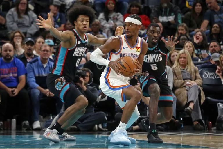 Shai Gilgeous-Alexander looks to lead the Thunder over the Warriors