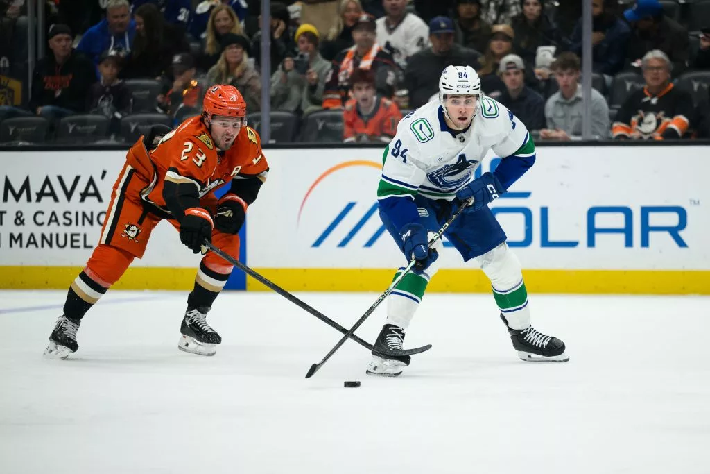 Mason McTavish looks to lead the Ducks