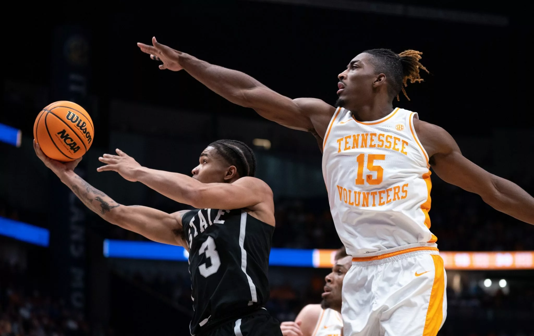 Louisville at Tennessee MCB Prediction